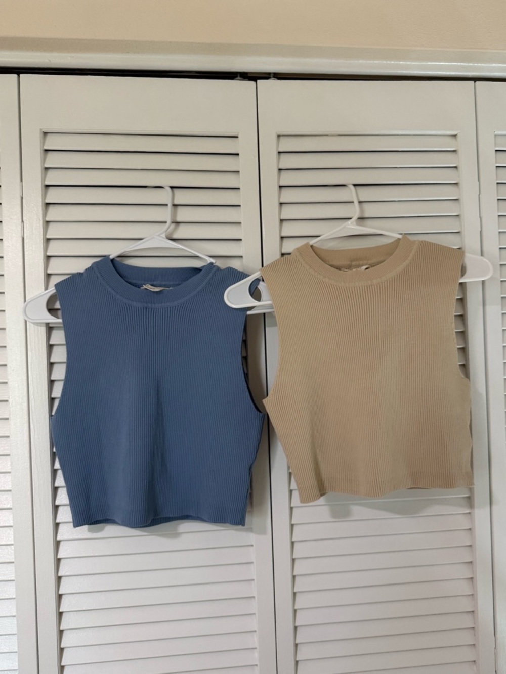 Ribbed Sleeveless Crop Tank Set - Blue and Beige